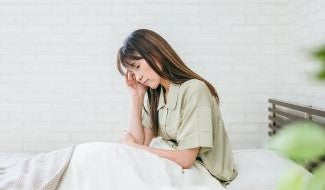 寝起き頭痛は治らない… どうせどの枕も一緒とあきらめていた時に出会った「首と肩がホッとする枕PLUS」