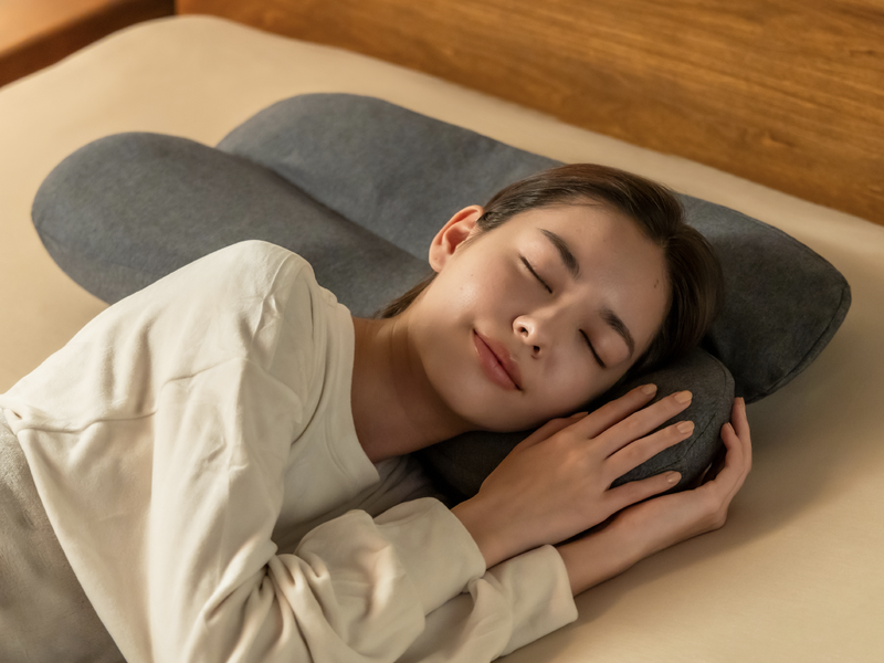 首と肩がホッとする枕サイドフィット